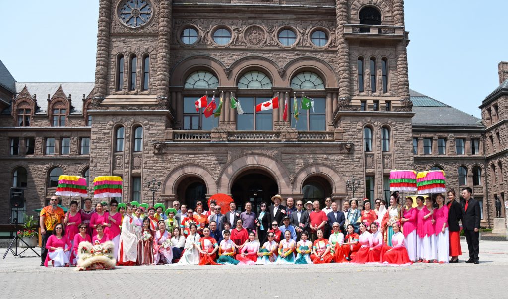 多伦多华联总会在安省议会广场举办庆祝亚裔文化月活动