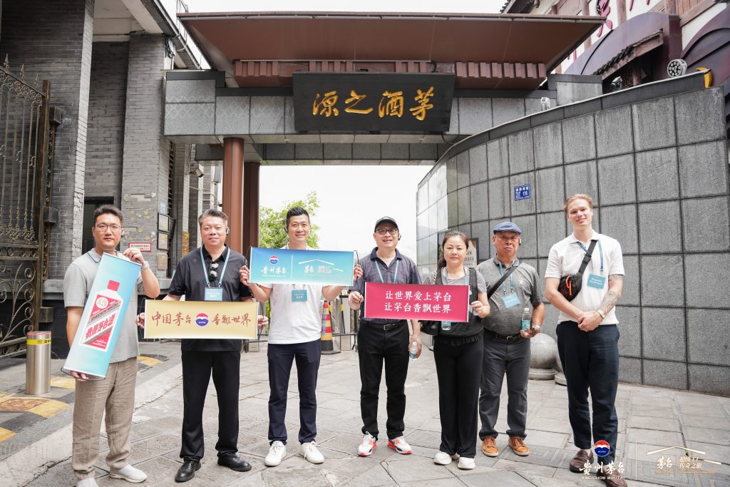 加拿大访问团走进贵州茅台揭秘国酒传奇